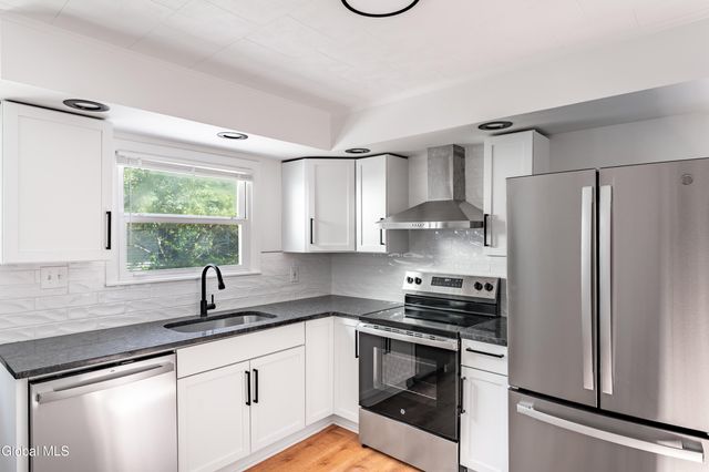 912 Birchwood Lane, Niskayuna, NY 12309