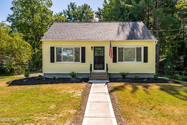 912 Birchwood Lane, Niskayuna, NY 12309