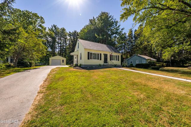 912 Birchwood Lane, Niskayuna, NY 12309