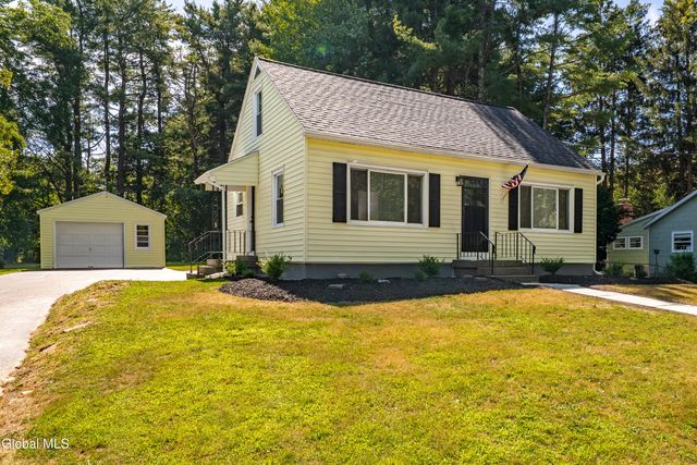 912 Birchwood Lane, Niskayuna, NY 12309