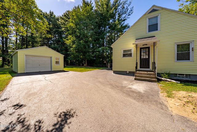 912 Birchwood Lane, Niskayuna, NY 12309