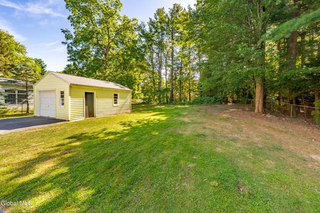912 Birchwood Lane, Niskayuna, NY 12309