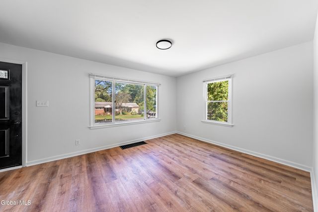 912 Birchwood Lane, Niskayuna, NY 12309