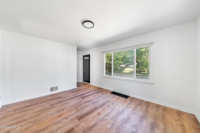 912 Birchwood Lane, Niskayuna, NY 12309