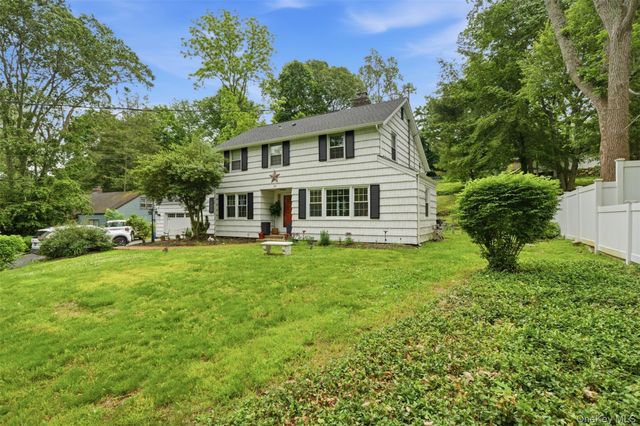 10 Tanyard Lane, Huntington, NY 11743