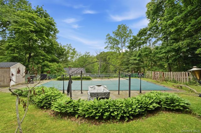 10 Tanyard Lane, Huntington, NY 11743