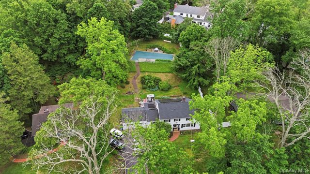 10 Tanyard Lane, Huntington, NY 11743