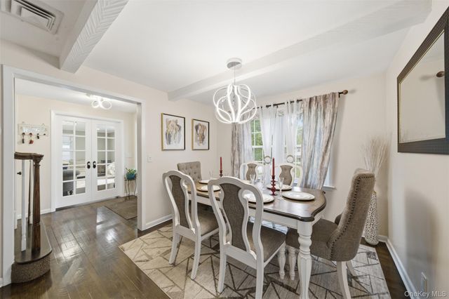 10 Tanyard Lane, Huntington, NY 11743