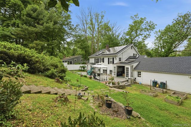 10 Tanyard Lane, Huntington, NY 11743