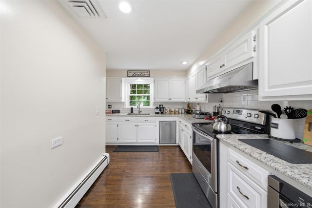 10 Tanyard Lane, Huntington, NY 11743