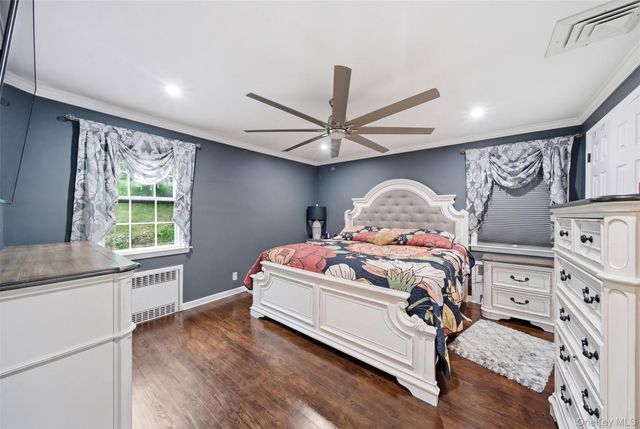 10 Tanyard Lane, Huntington, NY 11743
