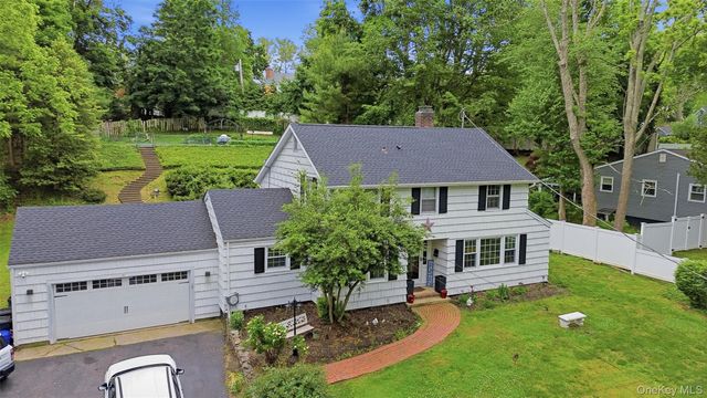 10 Tanyard Lane, Huntington, NY 11743