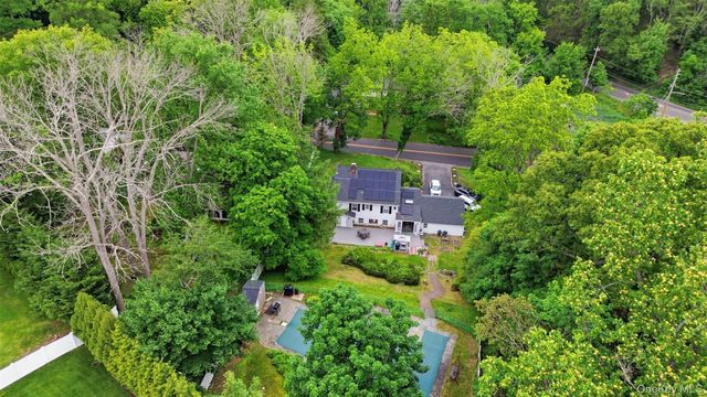 10 Tanyard Lane, Huntington, NY 11743