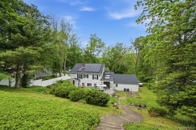 10 Tanyard Lane, Huntington, NY 11743