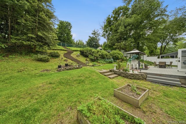 10 Tanyard Lane, Huntington, NY 11743