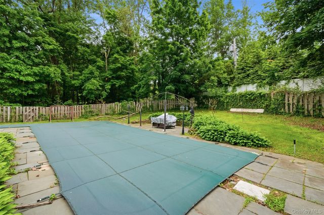 10 Tanyard Lane, Huntington, NY 11743
