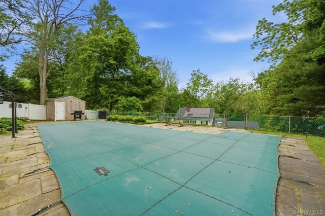 10 Tanyard Lane, Huntington, NY 11743