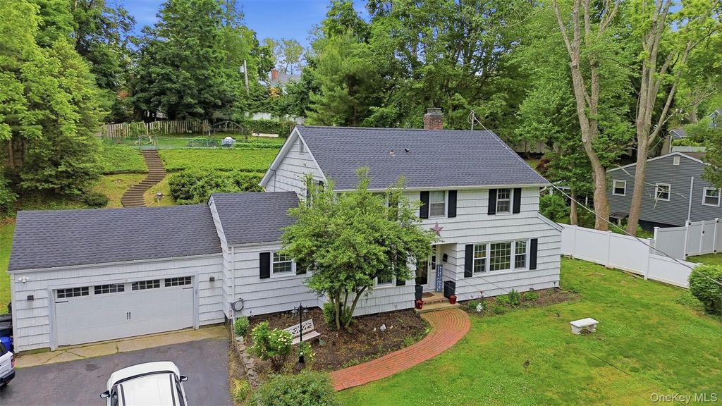 10 Tanyard Lane, Huntington, NY 11743