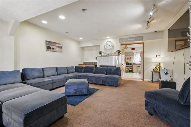 43 Orchard St, Mckees Rocks, PA 15136