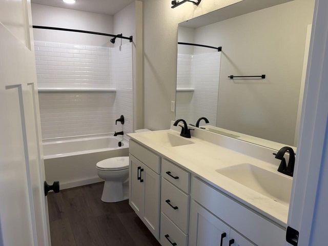 N101W16895 Tanglewood DRIVE, Germantown, WI 53022