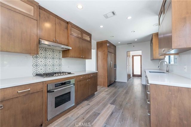 23345 Oxnard Street, Woodland Hills, CA 91367