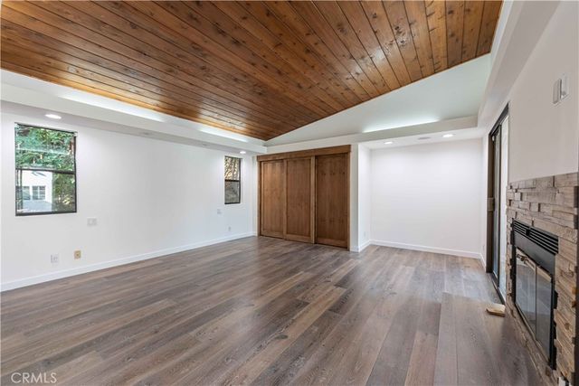 23345 Oxnard Street, Woodland Hills, CA 91367