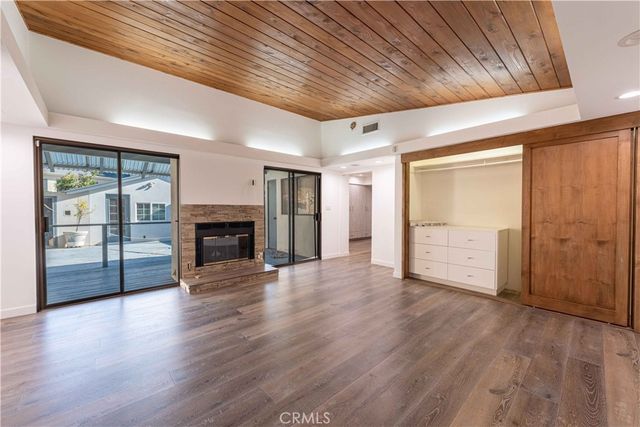 23345 Oxnard Street, Woodland Hills, CA 91367