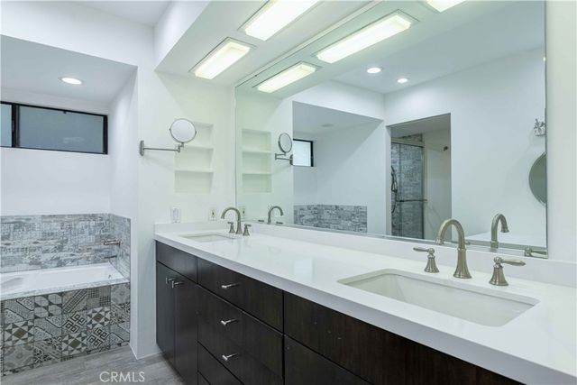 23345 Oxnard Street, Woodland Hills, CA 91367