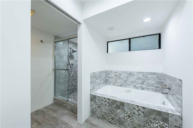 23345 Oxnard Street, Woodland Hills, CA 91367