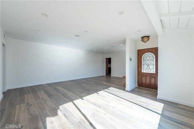 23345 Oxnard Street, Woodland Hills, CA 91367