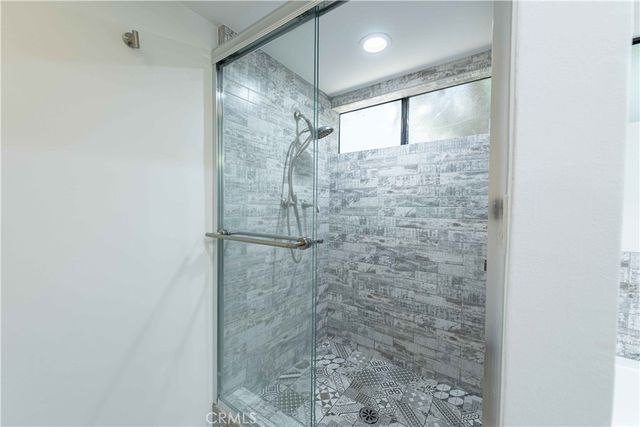 23345 Oxnard Street, Woodland Hills, CA 91367