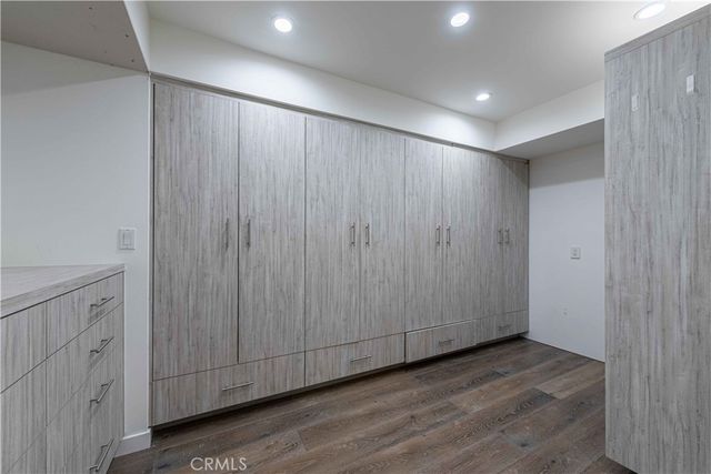 23345 Oxnard Street, Woodland Hills, CA 91367