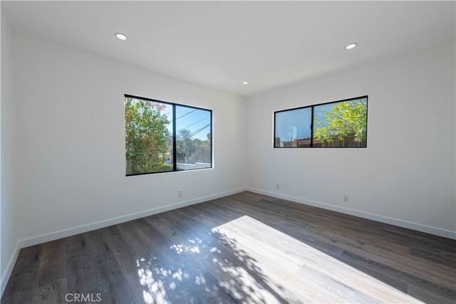 23345 Oxnard Street, Woodland Hills, CA 91367