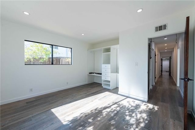 23345 Oxnard Street, Woodland Hills, CA 91367