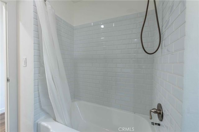 23345 Oxnard Street, Woodland Hills, CA 91367