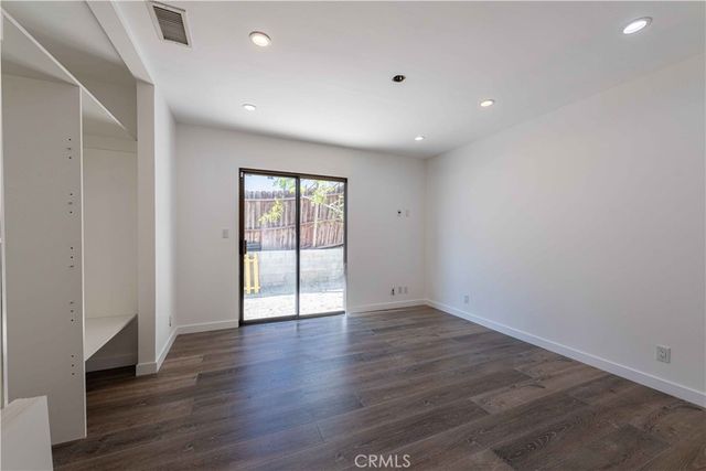 23345 Oxnard Street, Woodland Hills, CA 91367