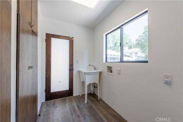 23345 Oxnard Street, Woodland Hills, CA 91367