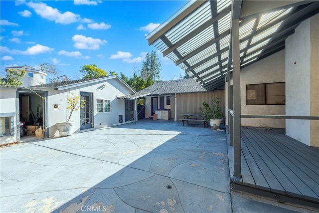 23345 Oxnard Street, Woodland Hills, CA 91367