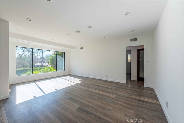 23345 Oxnard Street, Woodland Hills, CA 91367