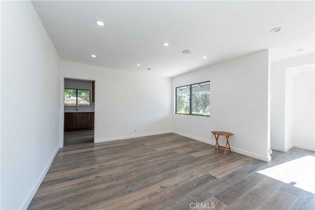 23345 Oxnard Street, Woodland Hills, CA 91367