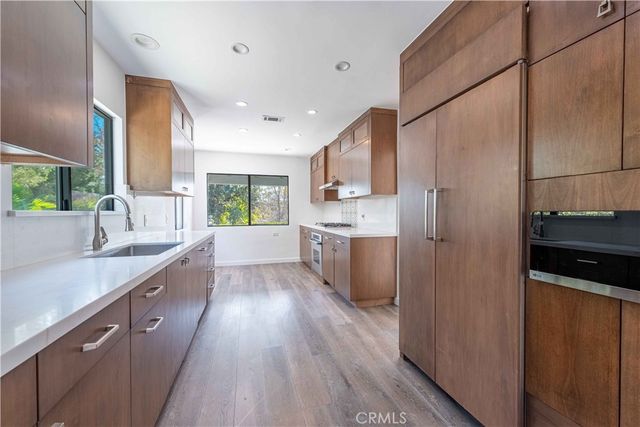 23345 Oxnard Street, Woodland Hills, CA 91367