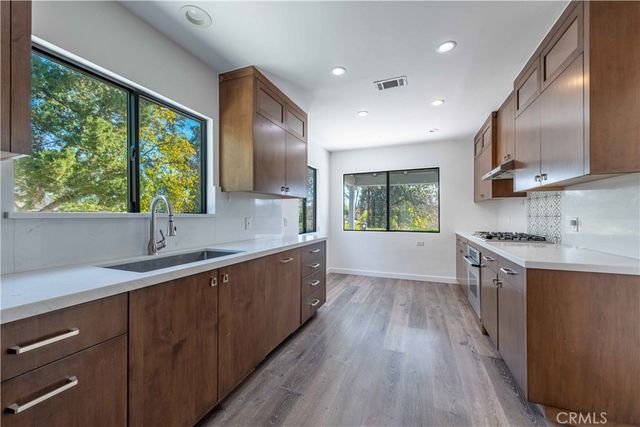 23345 Oxnard Street, Woodland Hills, CA 91367