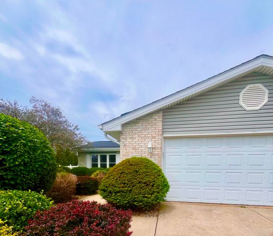 10622 Manor Drive, St. John, IN 46373