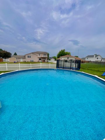 10622 Manor Drive, St. John, IN 46373