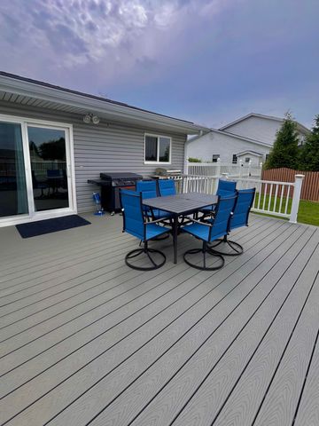 10622 Manor Drive, St. John, IN 46373