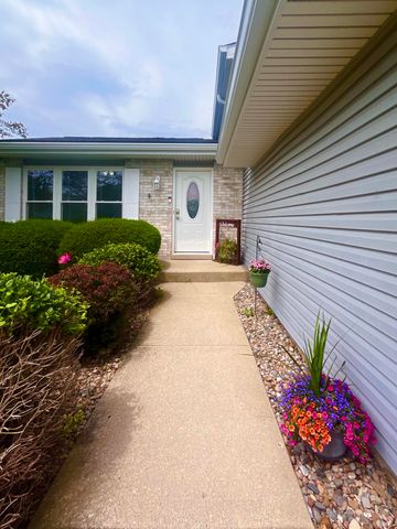 10622 Manor Drive, St. John, IN 46373
