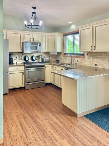 10622 Manor Drive, St. John, IN 46373
