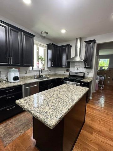 2708 Trillium Hills Drive, Commerce Twp, MI 48382