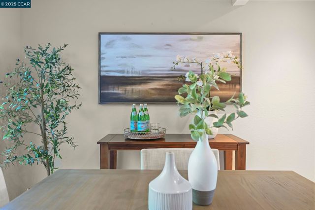 1566 Ashwood Dr, Martinez, CA 94553