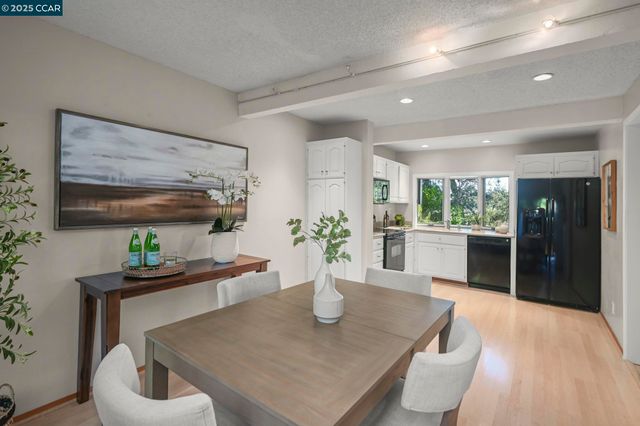 1566 Ashwood Dr, Martinez, CA 94553